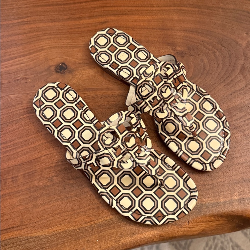 Tory burch Miller Patent Printed Sandal. Size 6 - Picture 5 of 9